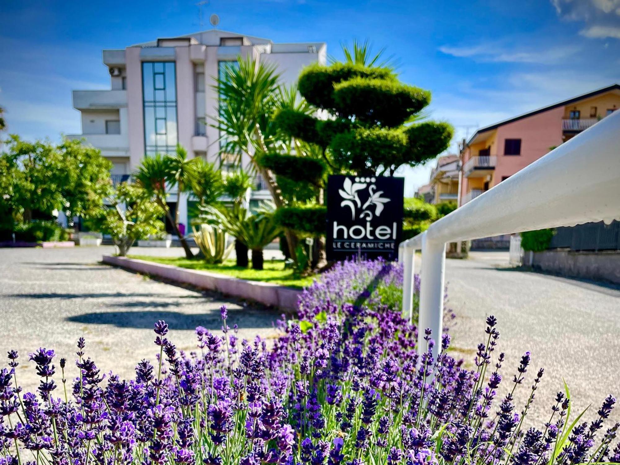 Hotel Le Ceramiche Montalto Uffugo Exteriör bild